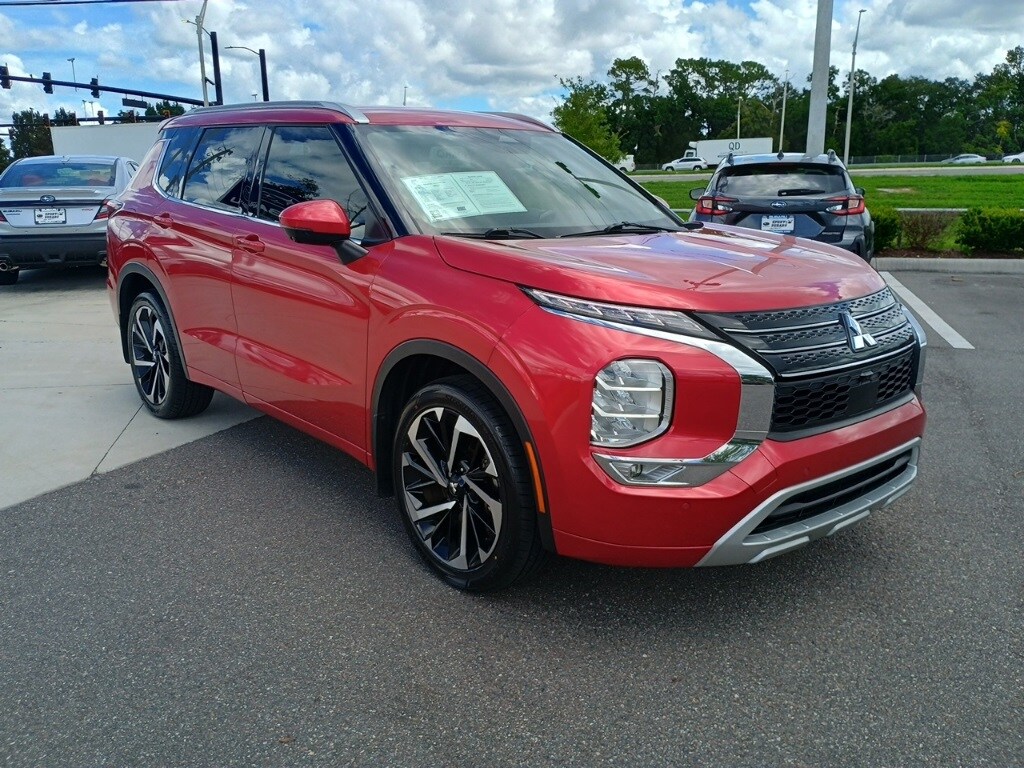 2023 Mitsubishi Outlander SEL photo 3