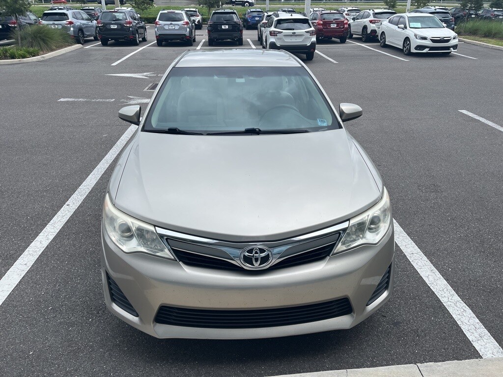 2014 Toyota Camry LE photo 2