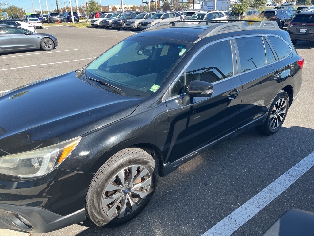2017 Subaru Outback Limited's photo