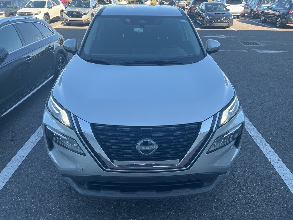 2023 Nissan Rogue SV photo 2