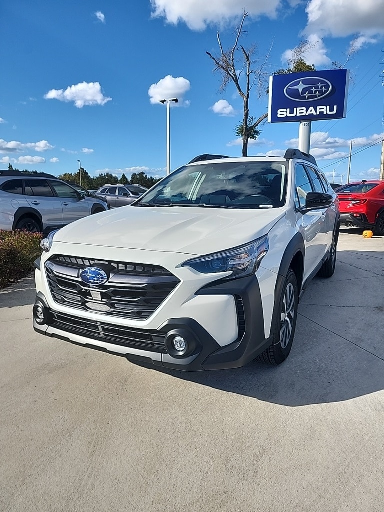 2025 Subaru Outback Premium's photo