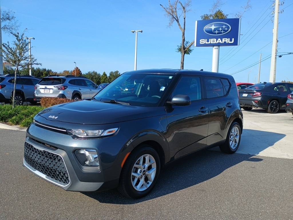 2022 Kia Soul LX's photo
