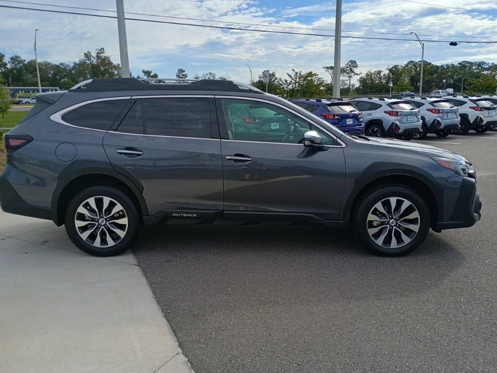 2025 Subaru Outback Touring photo 3