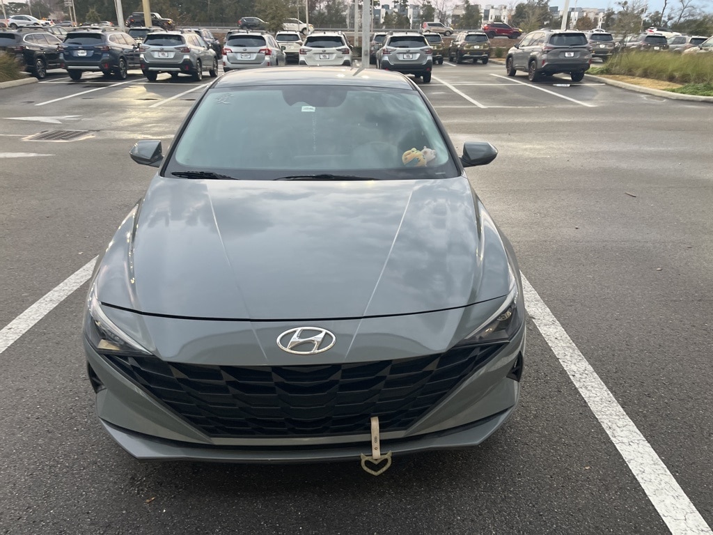 Used 2021 Hyundai Elantra SE Sedan