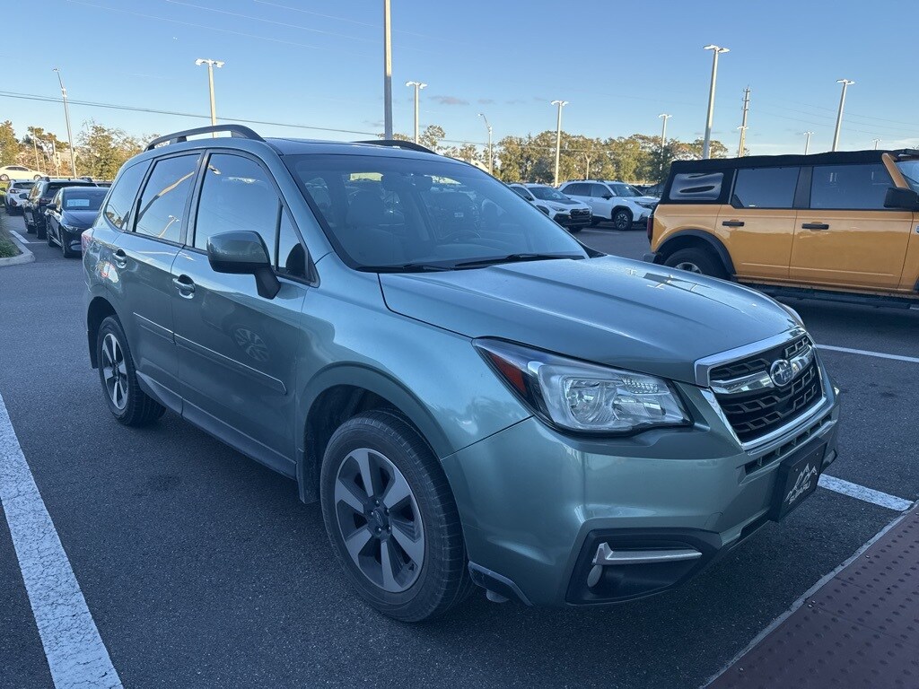 2017 Subaru Forester 2.5i Premium photo 2