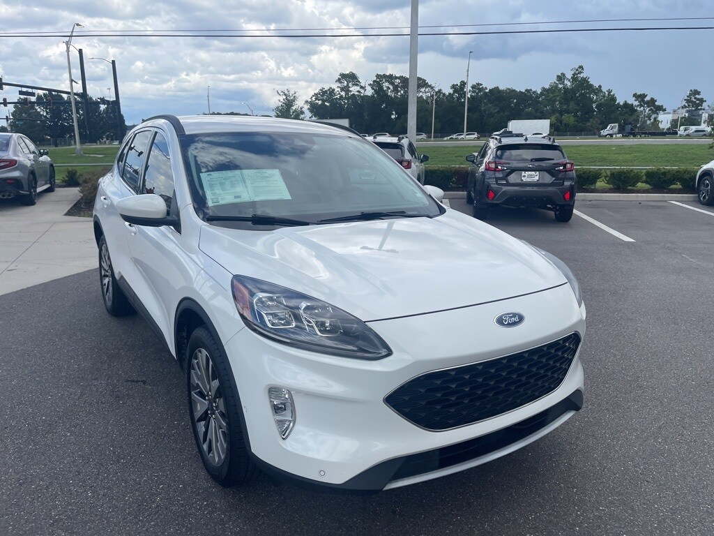 2021 Ford Escape Titanium photo 3