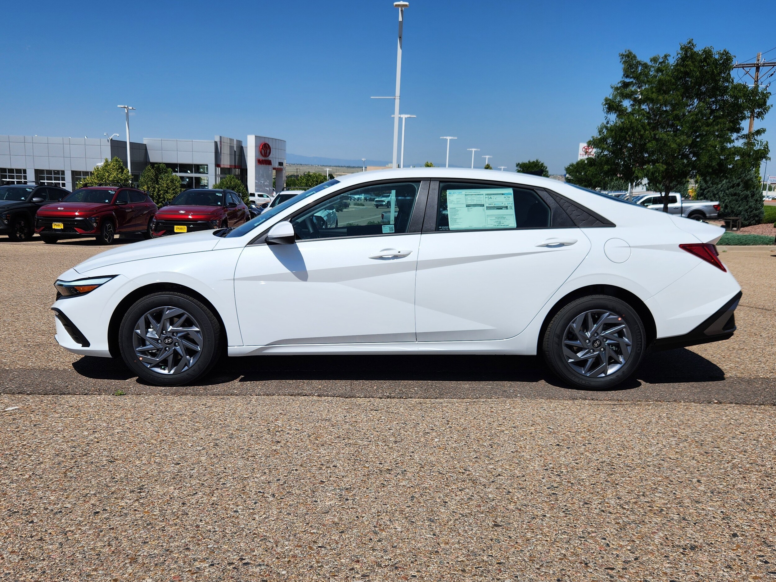 2025 Hyundai Elantra Hybrid Blue photo 2