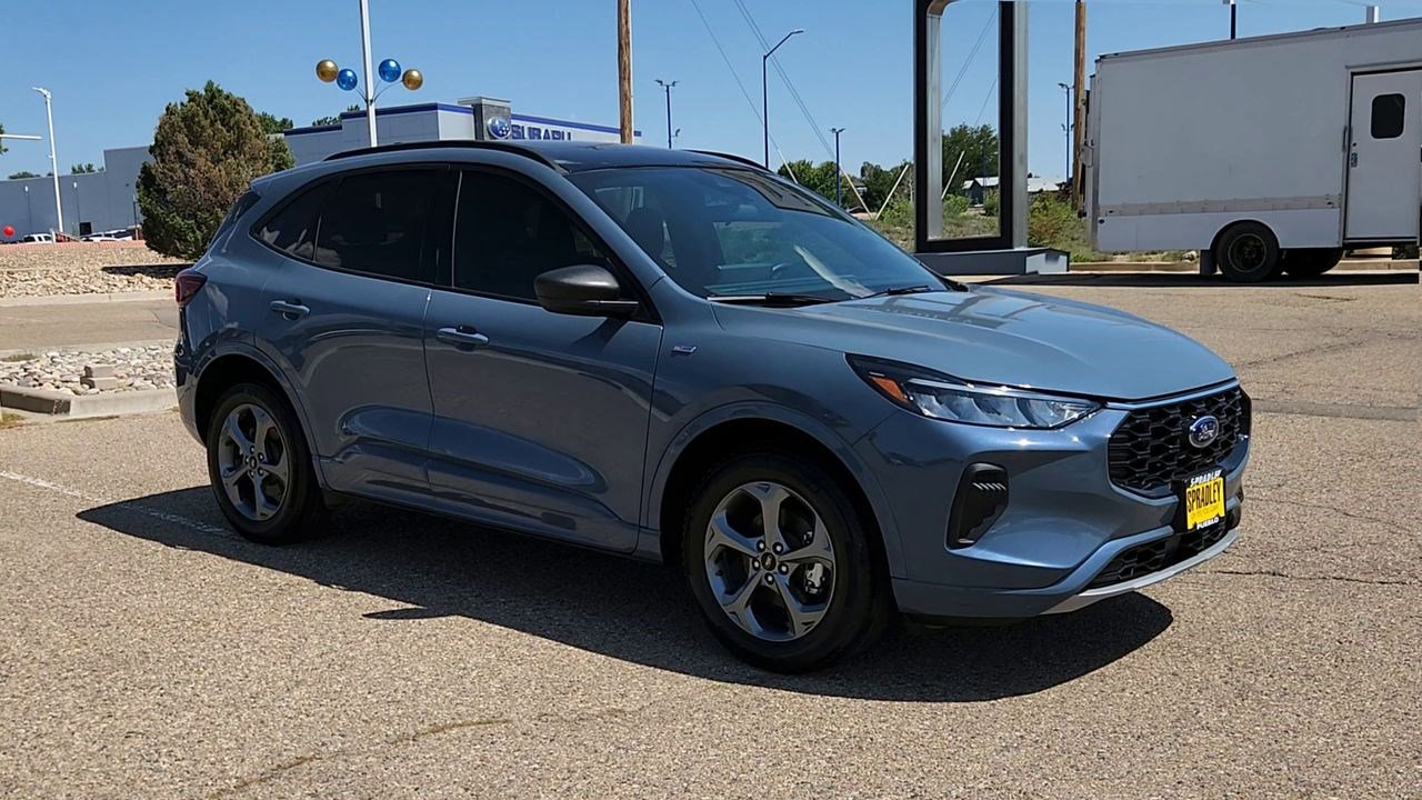 2023 Ford Escape ST-Line photo 2