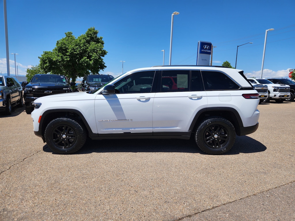 Used 2023 Jeep Grand Cherokee Laredo SUV