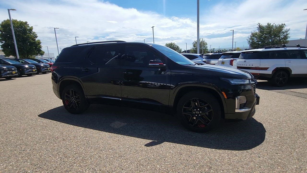 2023 Chevrolet Traverse Premier photo 2