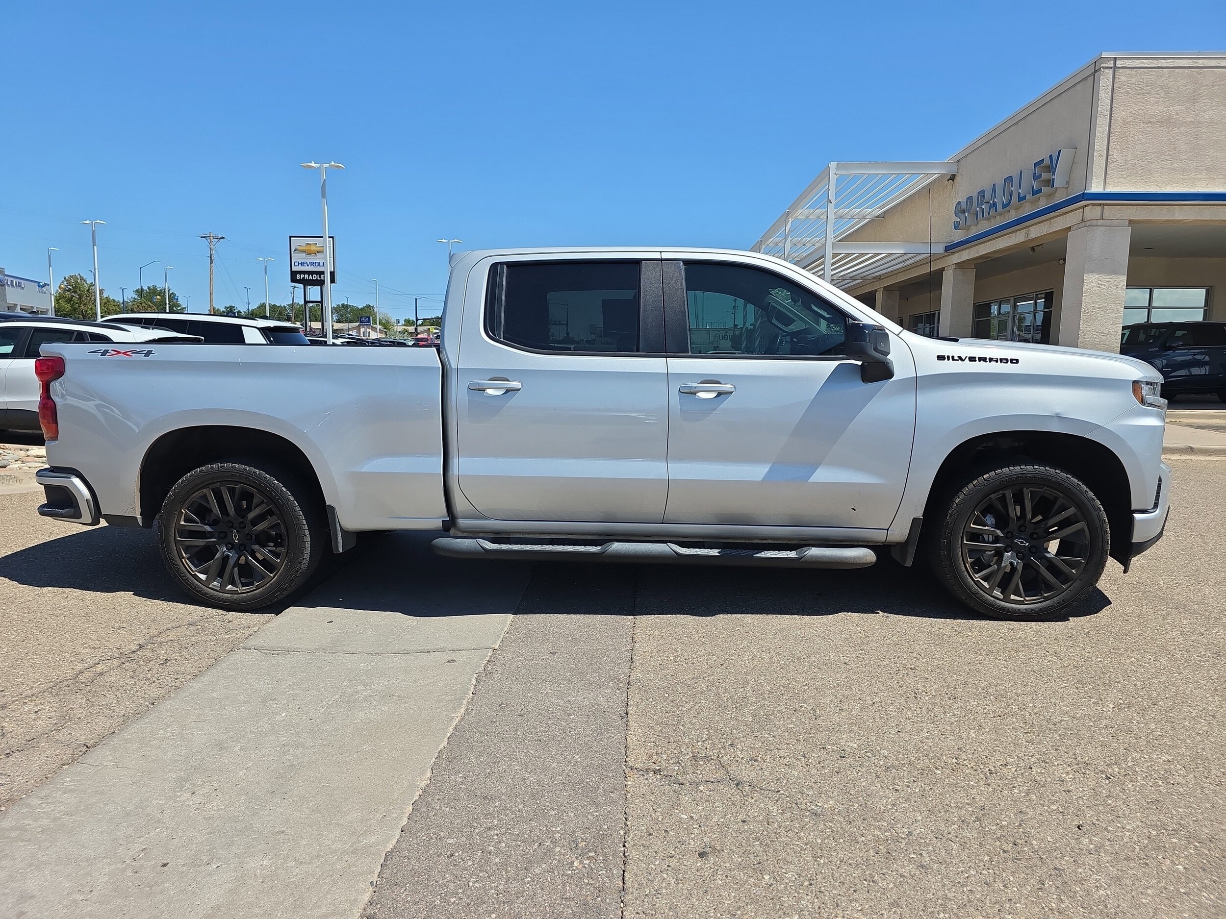 2020 Chevrolet Silverado 1500 RST photo 3