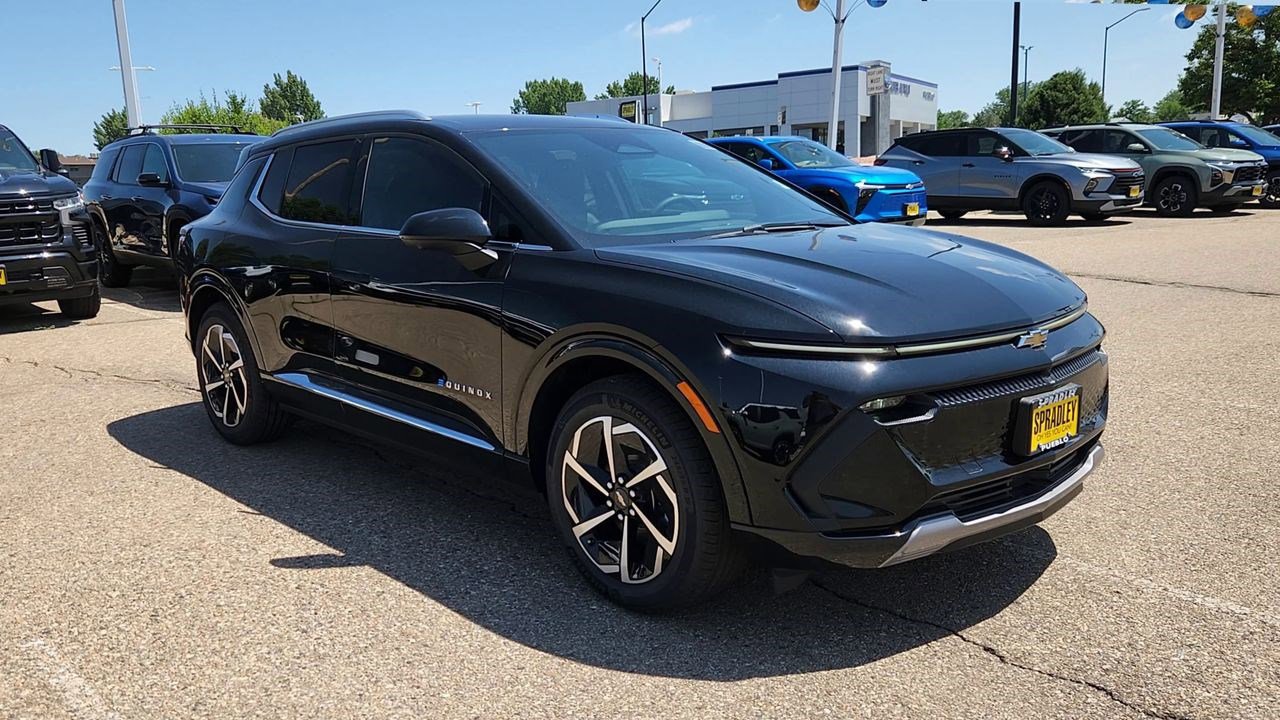 2025 Chevrolet Equinox EV 1LT photo 2