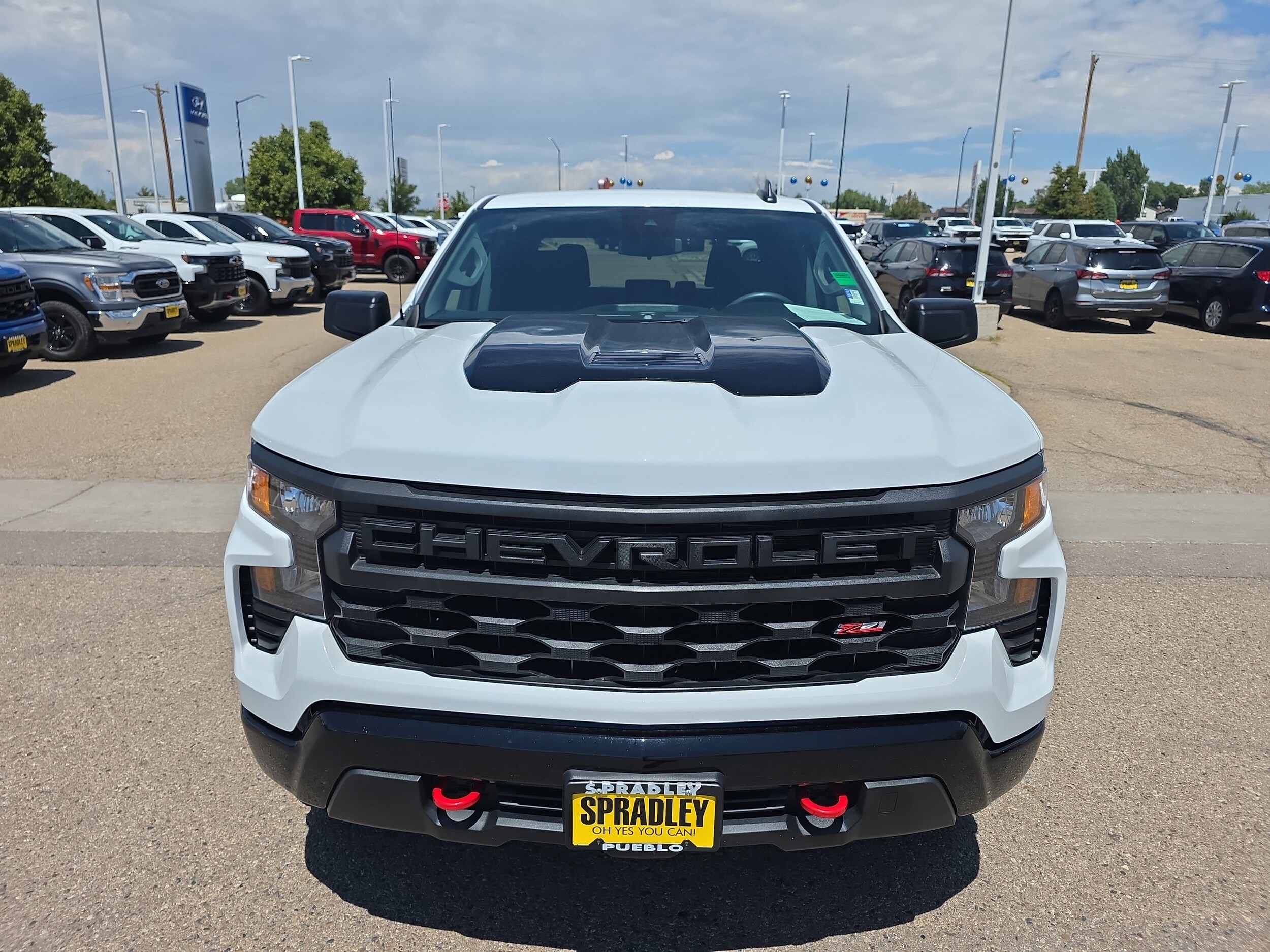 2025 Chevrolet Silverado 1500 Custom Trail Boss photo 2
