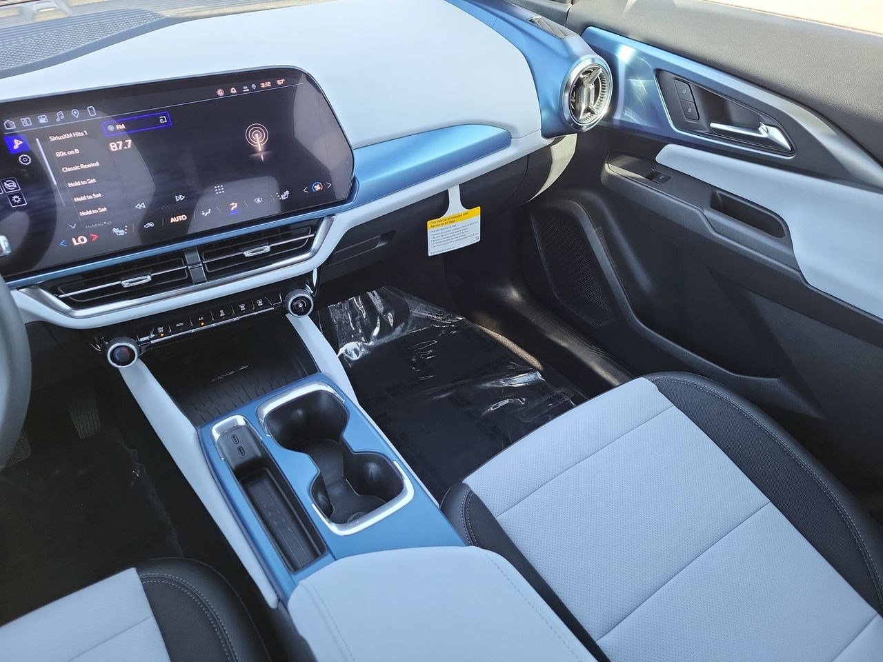 2026 Chevrolet Equinox EV 2LT - Photo 11