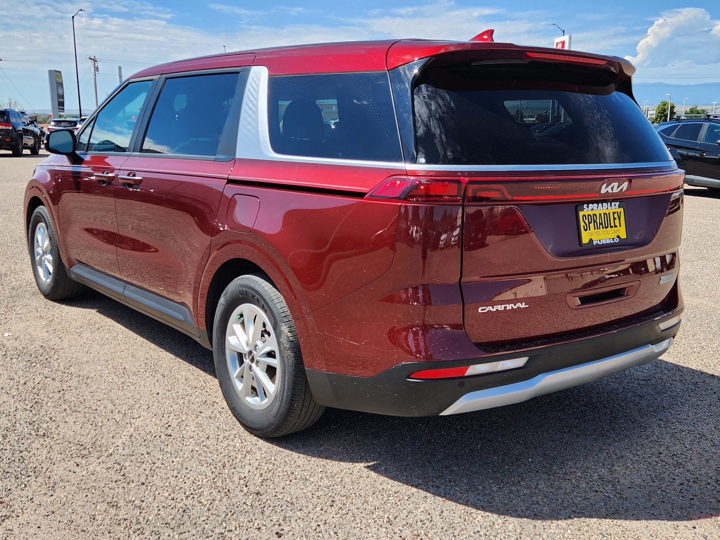 2024 Kia Carnival LX photo 3