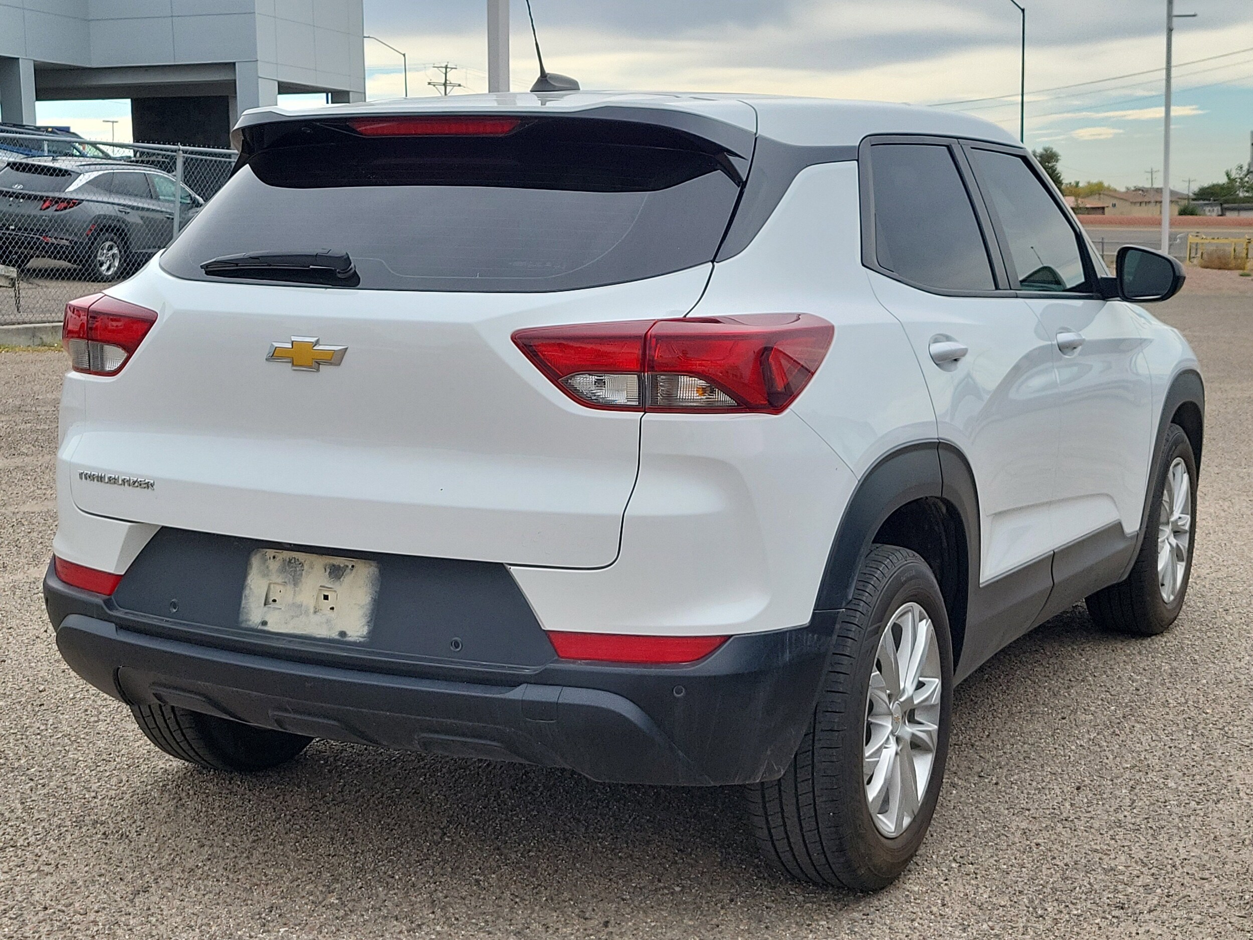 2023 Chevrolet Trailblazer LS photo 3