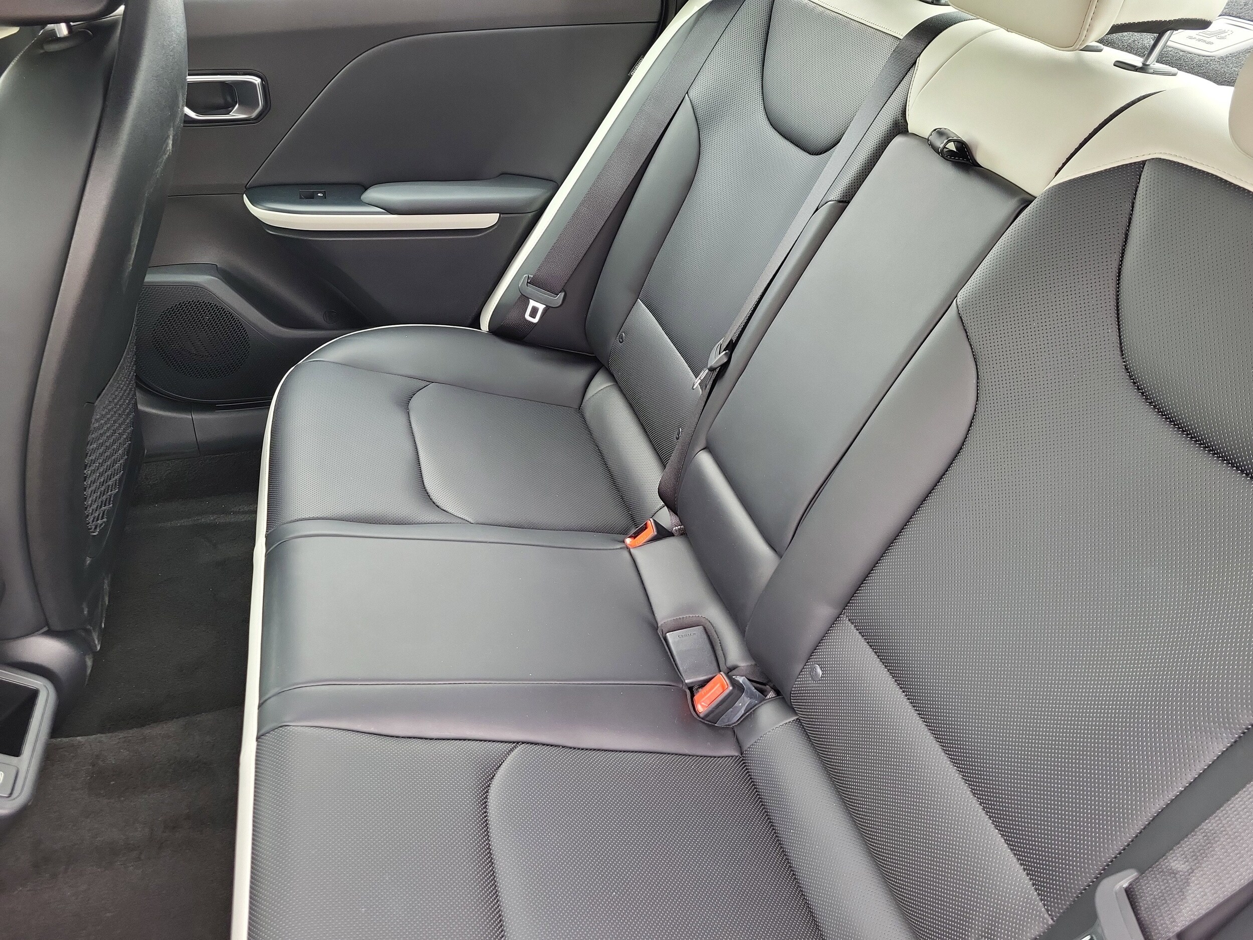 2025 Kia K4 GT-Line Turbo - Photo 8