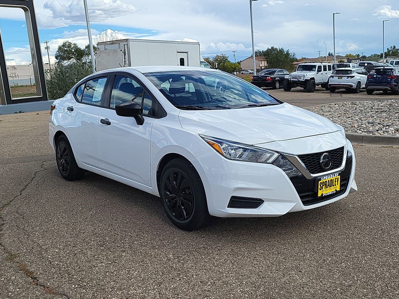 2021 Nissan Versa 1.6 S photo 2