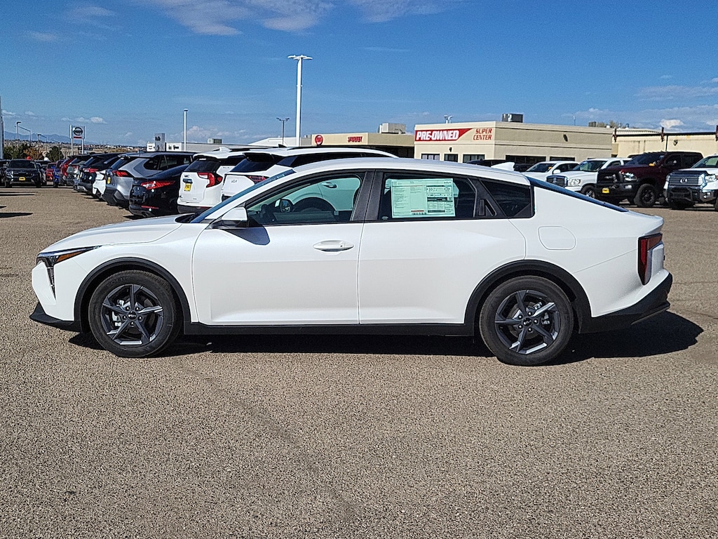 New 2025 Kia K4 LXS Sedan