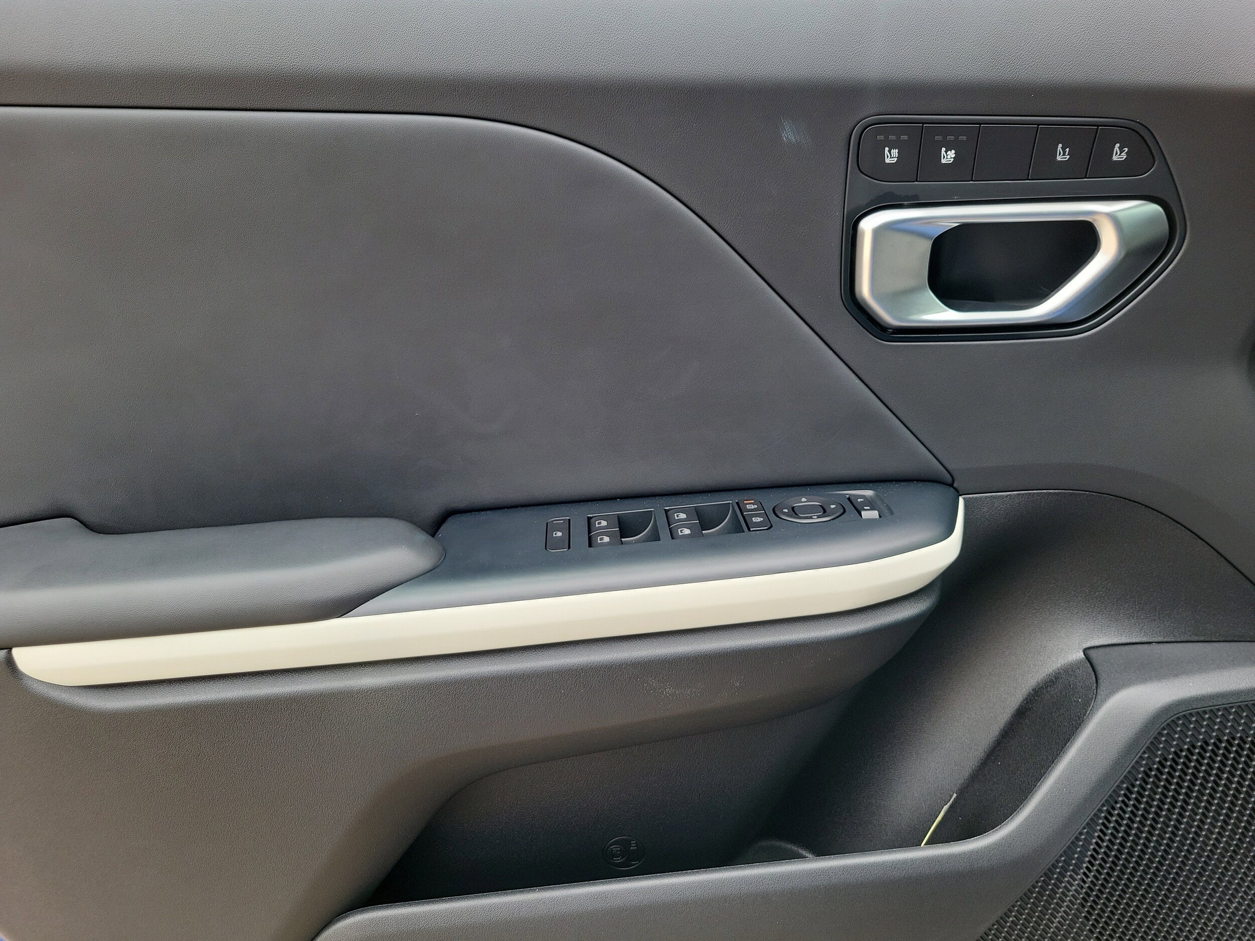 2025 Kia K4 GT-Line Turbo - Photo 6
