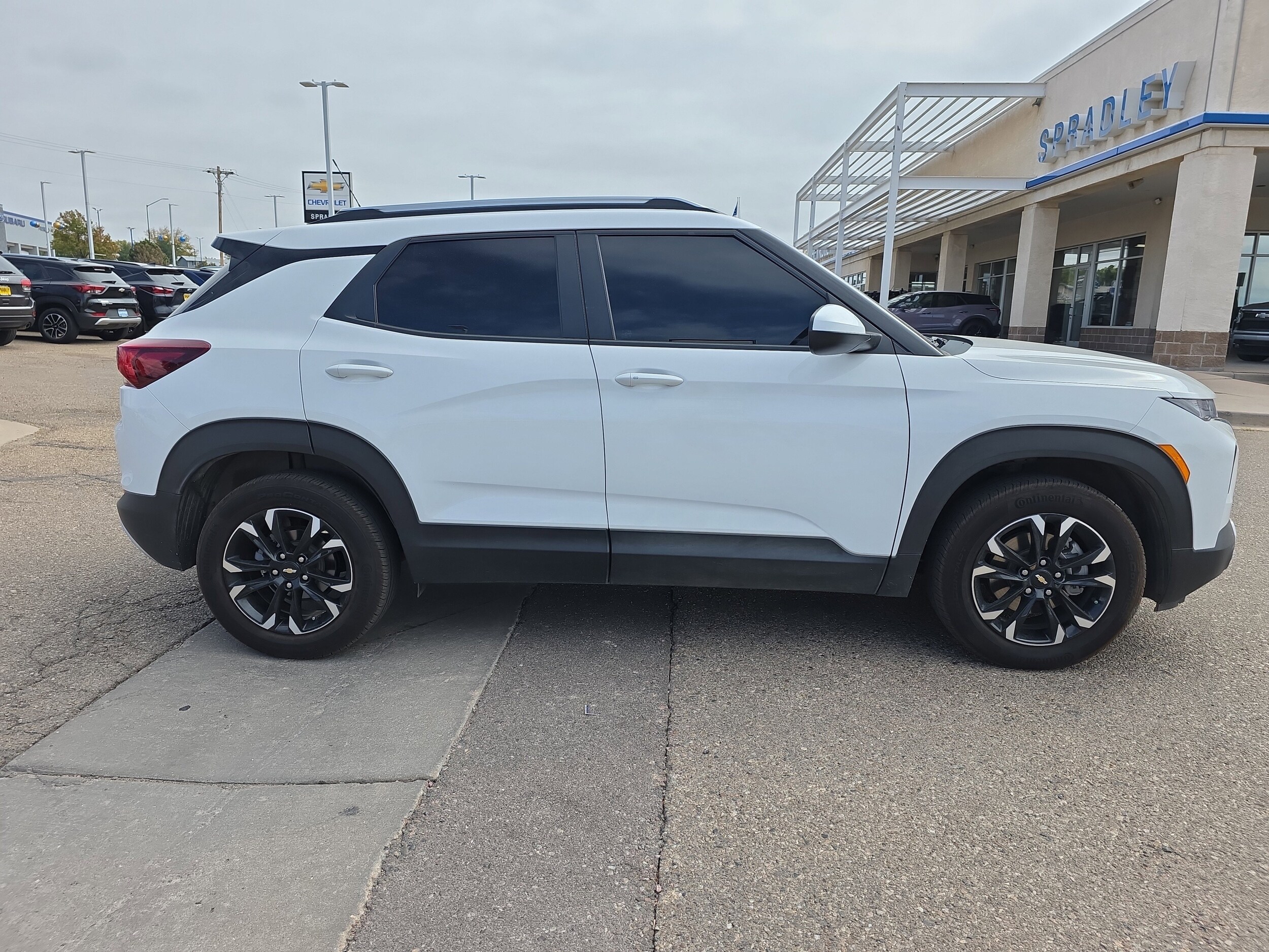 2023 Chevrolet Trailblazer LT photo 2
