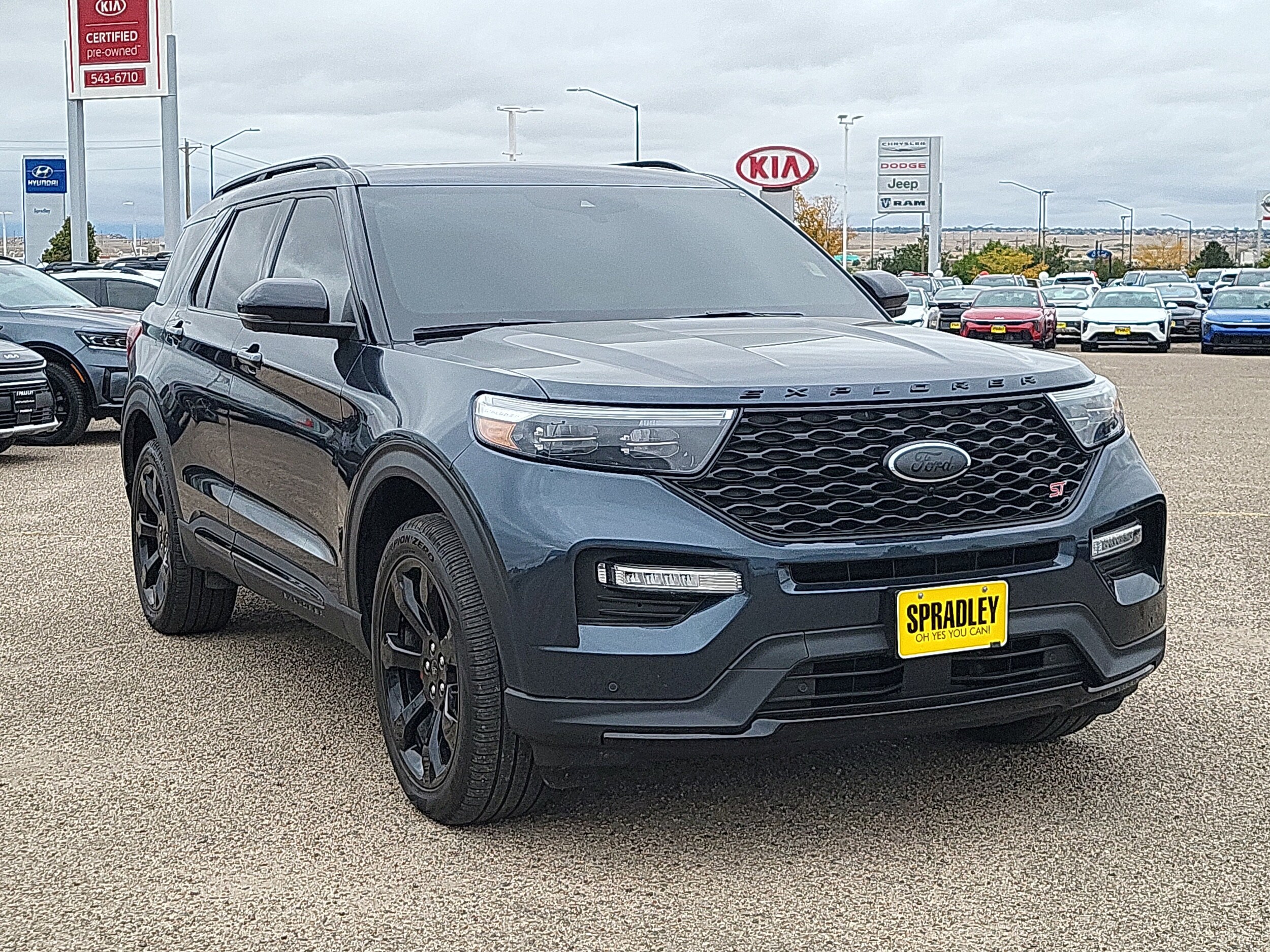 2023 Ford Explorer ST photo 4