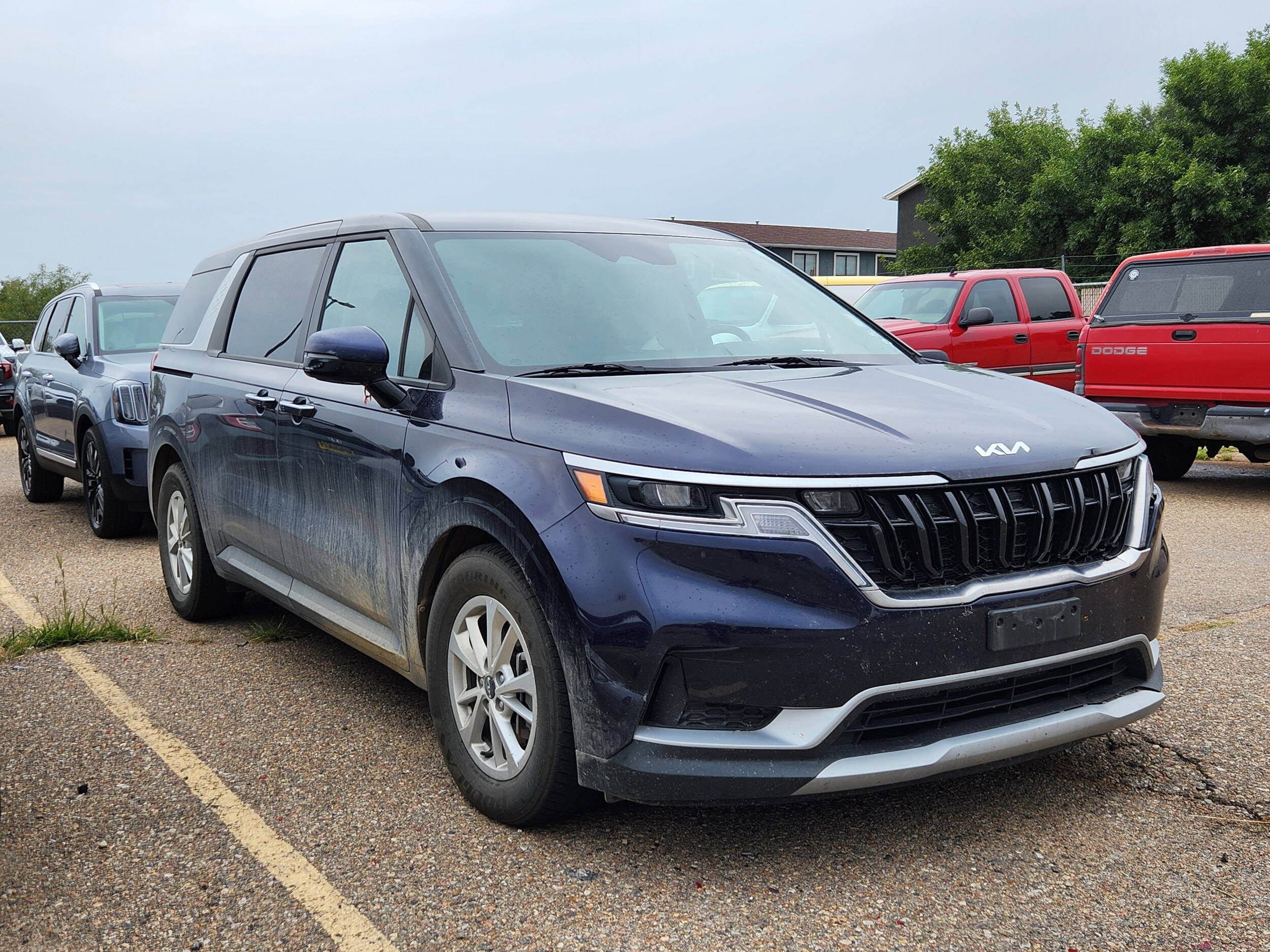 2023 Kia Carnival LX photo 3