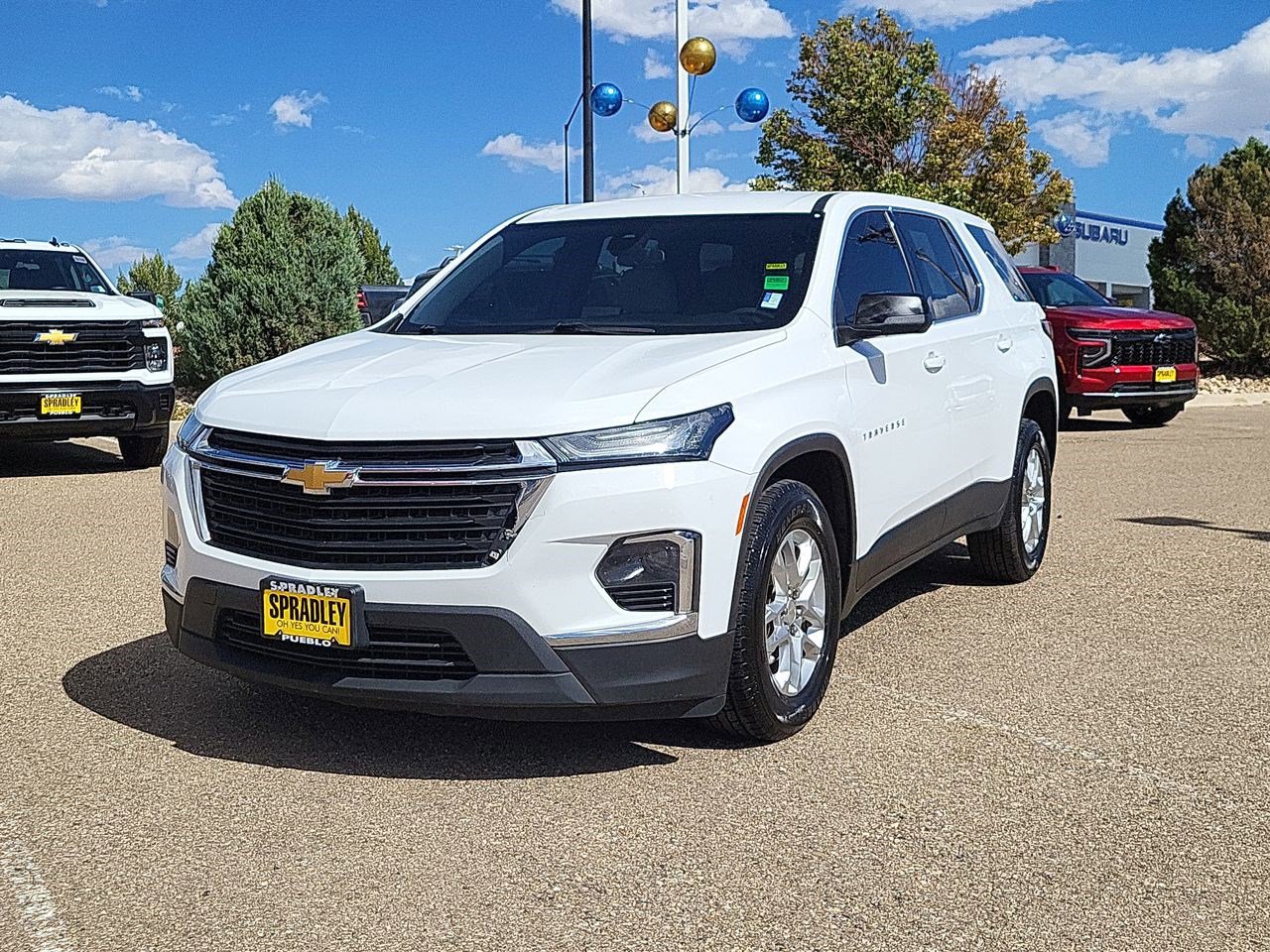 2023 Chevrolet Traverse LS photo 2