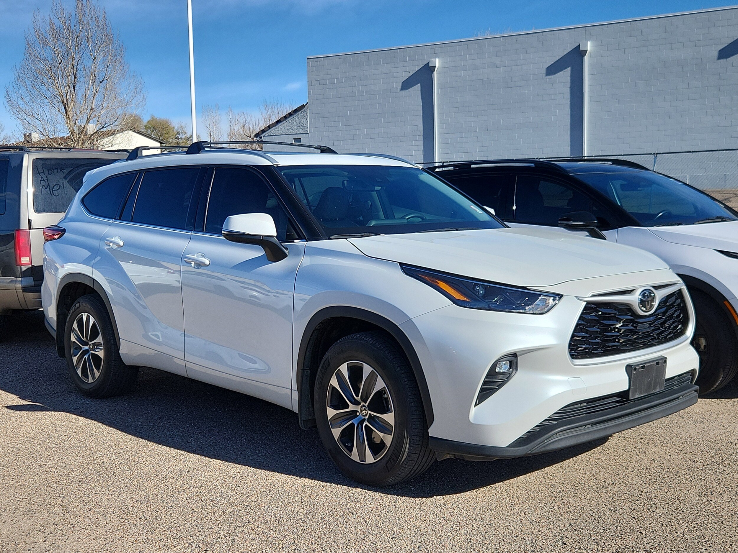 2022 Toyota Highlander XLE photo 3
