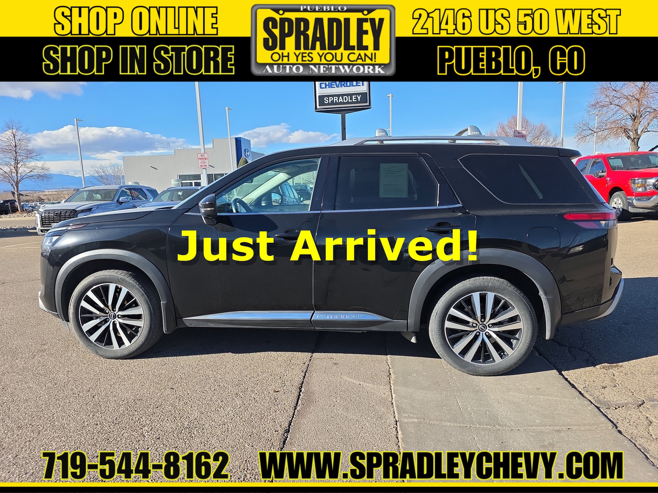 2024 Nissan Pathfinder Platinum's photo