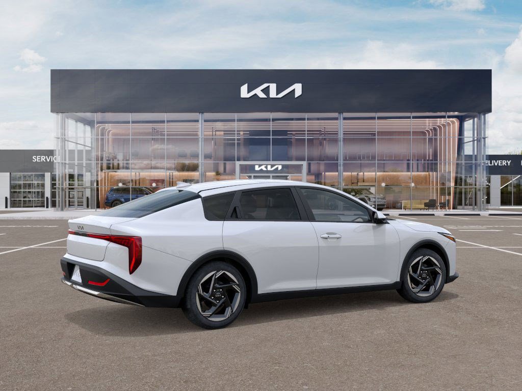 2025 Kia K4 EX photo 2