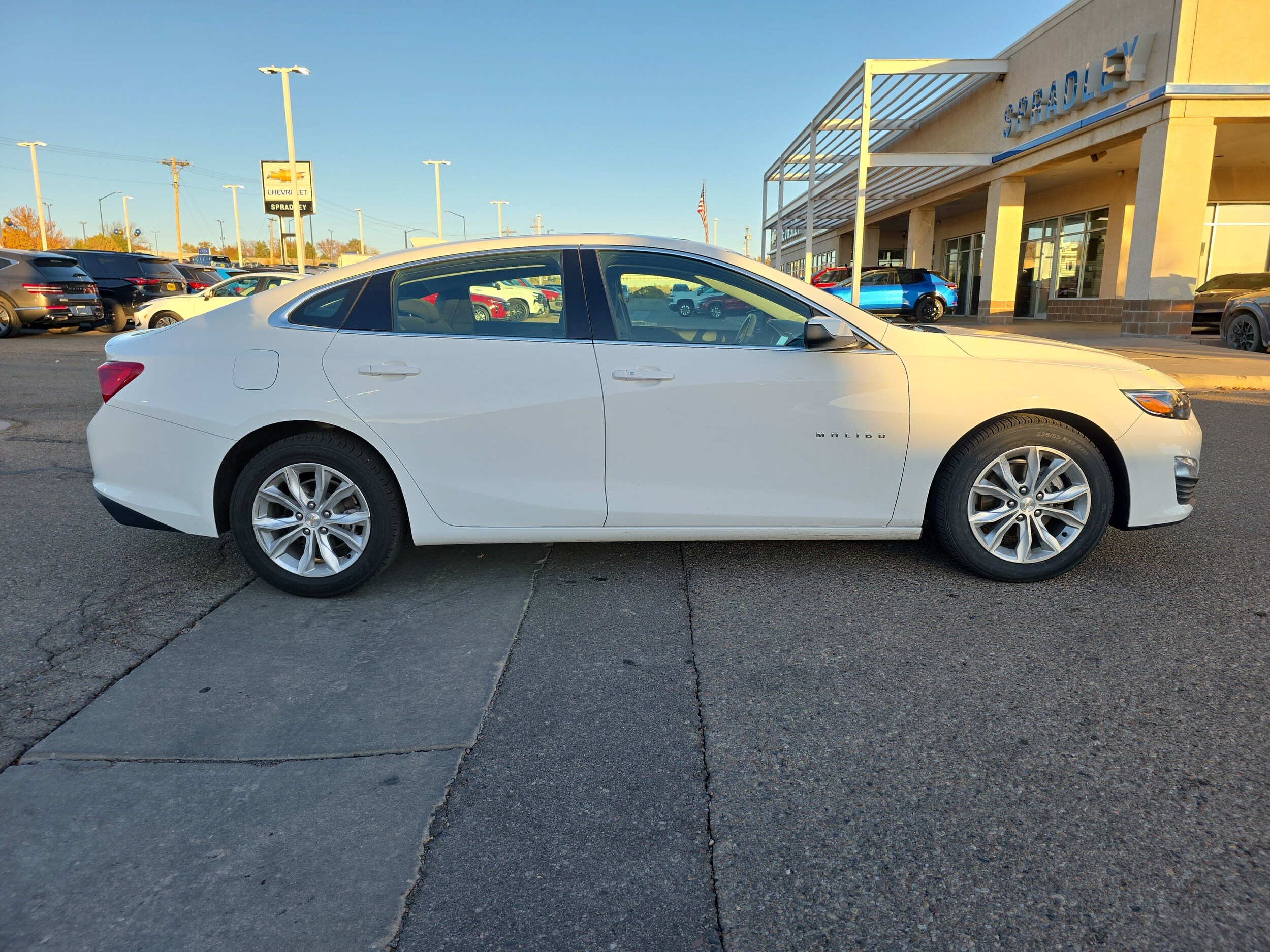 2024 Chevrolet Malibu 1LT photo 3