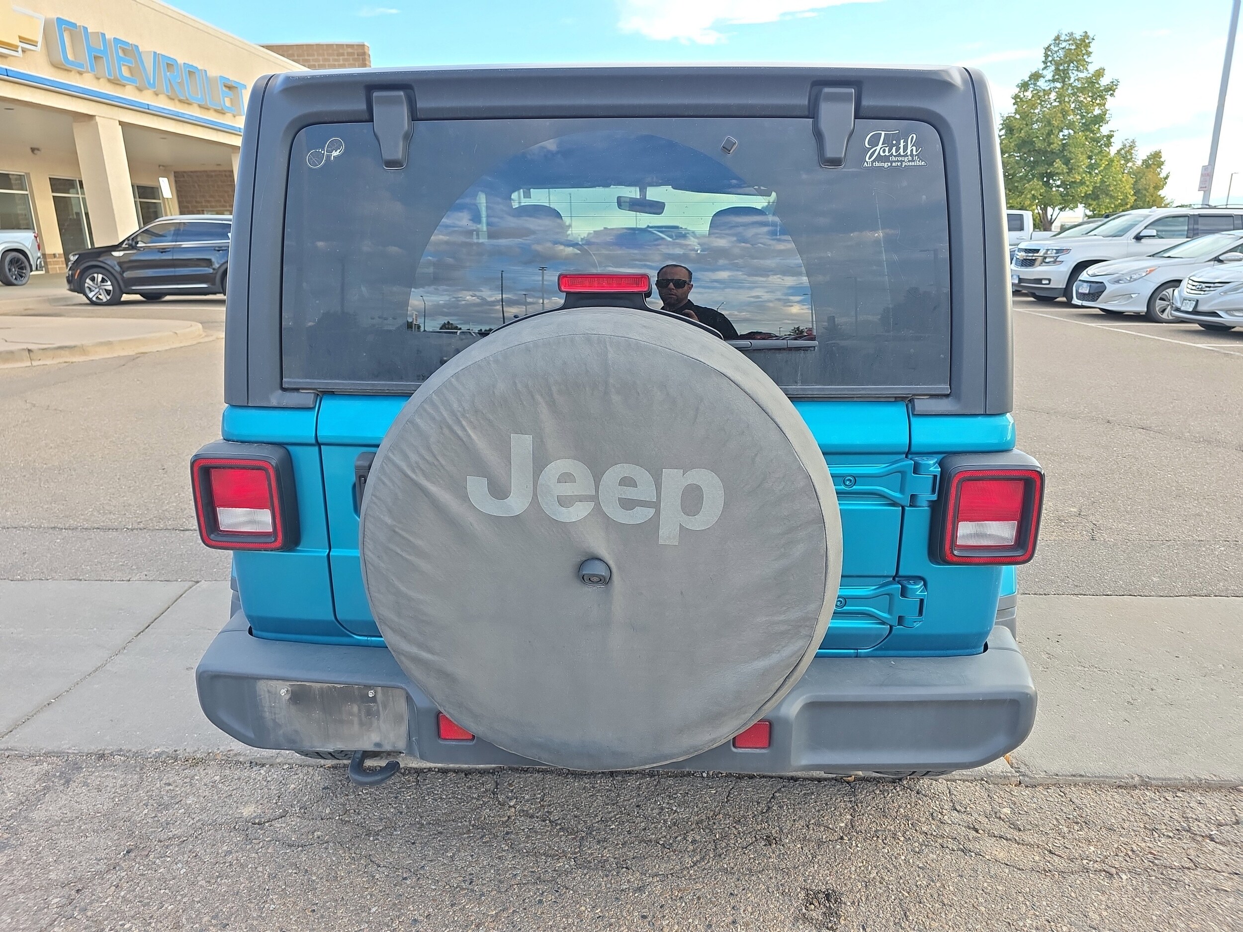 2019 Jeep Wrangler Unlimited Sahara photo 2