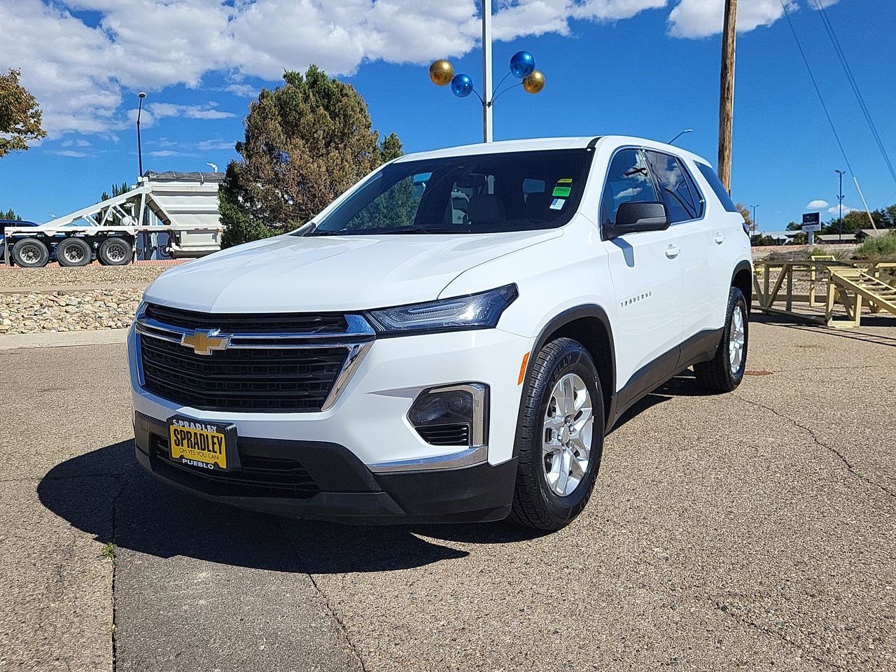 2023 Chevrolet Traverse 1LS photo 3