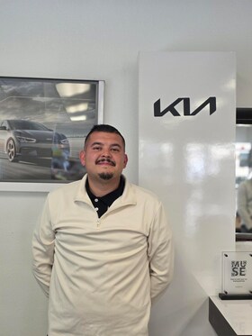 Staff member Randy Romero  from ID_b8bd92