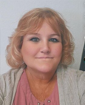 Staff member Vicky Adams from ID_8e4b47