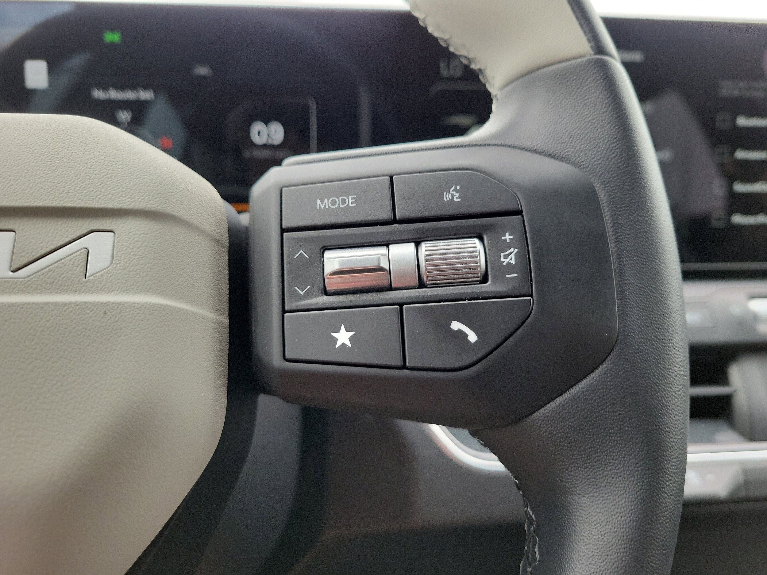 2025 Kia K4 GT-Line Turbo - Photo 18