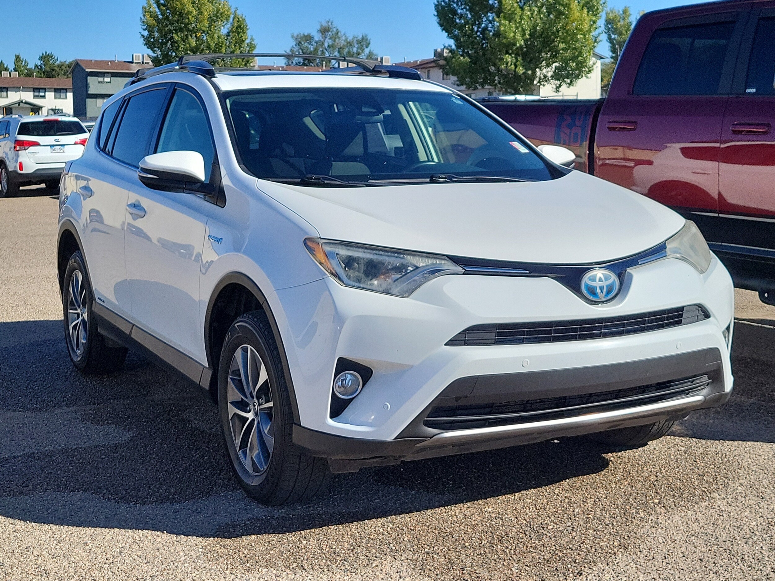 2018 Toyota RAV4 Hybrid XLE photo 3