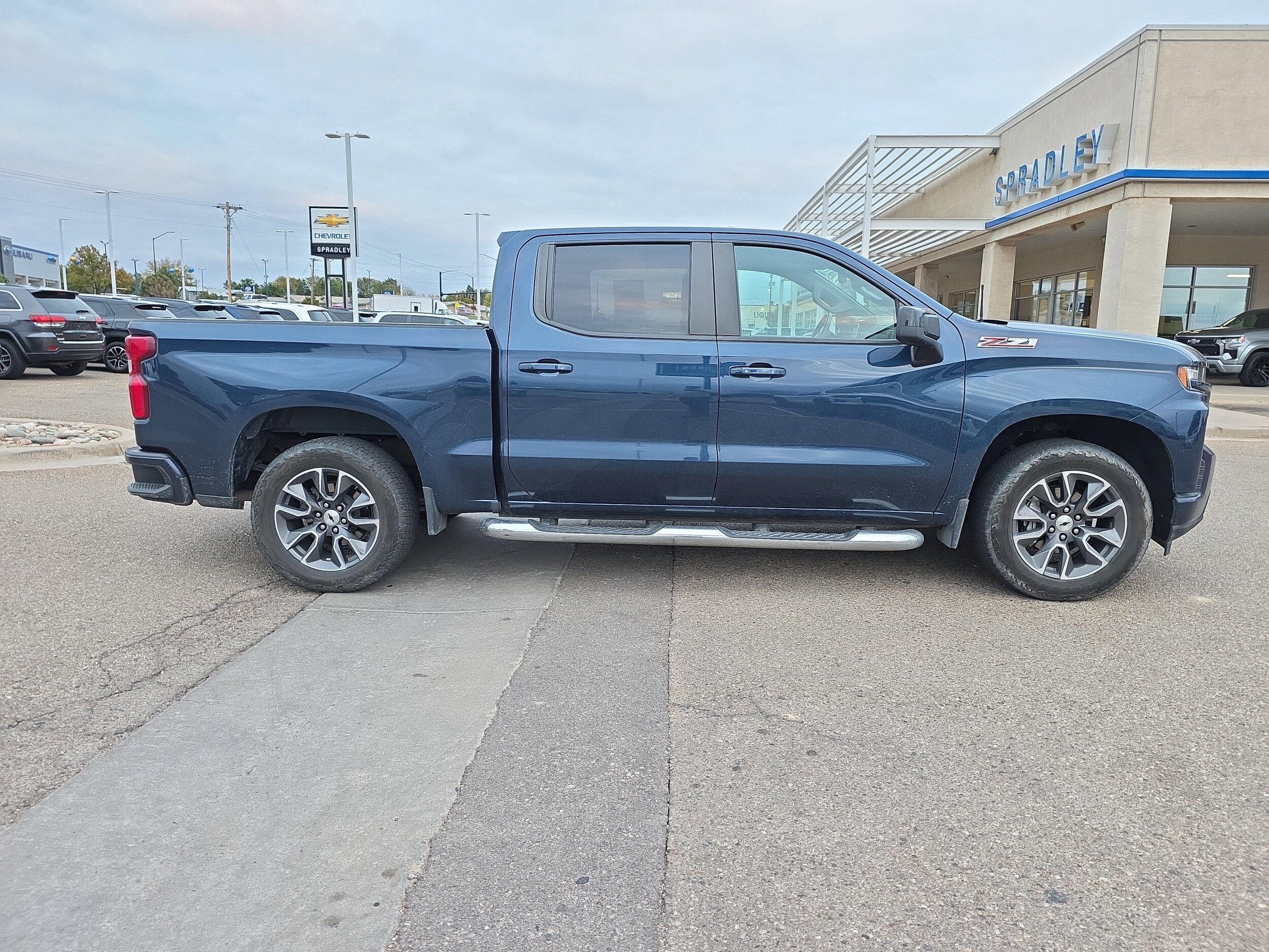 2020 Chevrolet Silverado 1500 RST photo 2