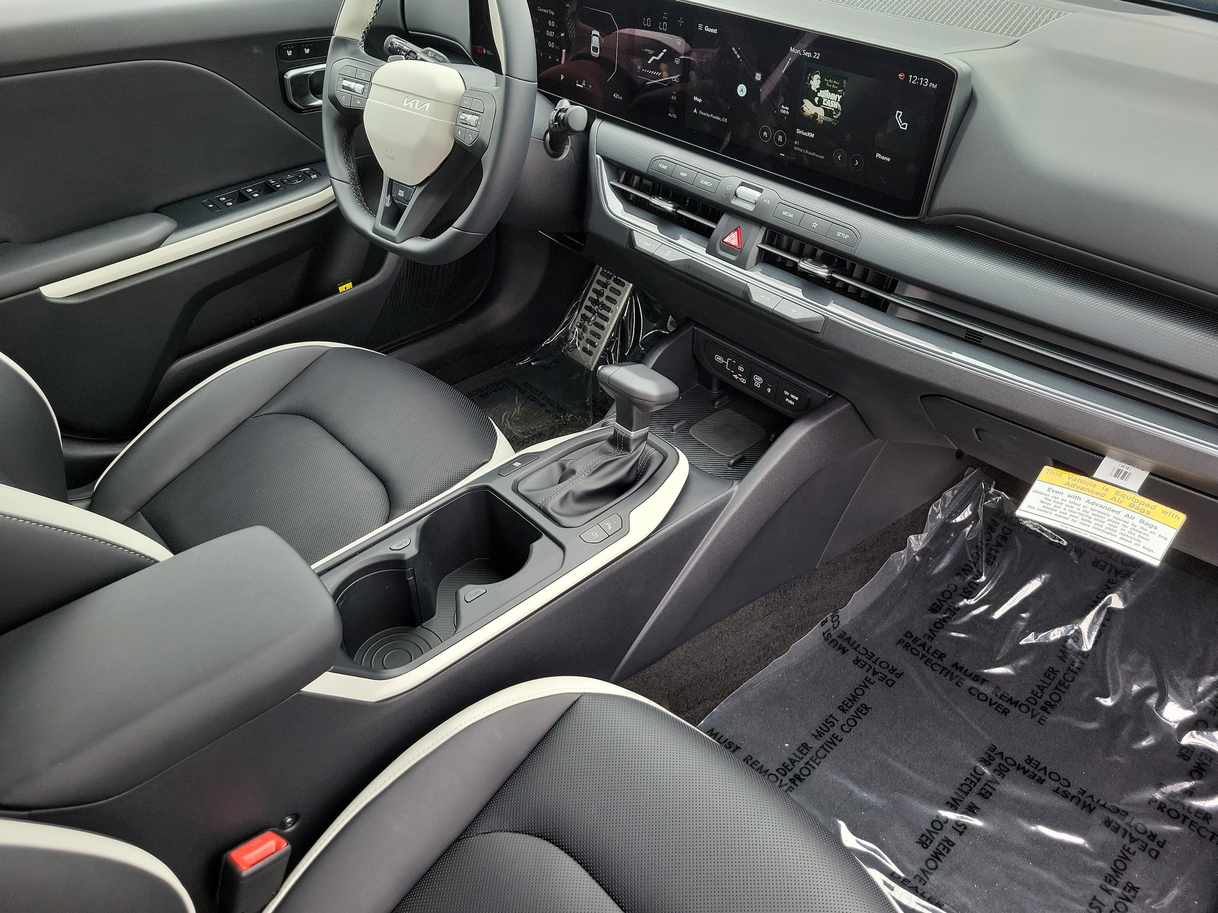 2025 Kia K4 GT-Line Turbo - Photo 14
