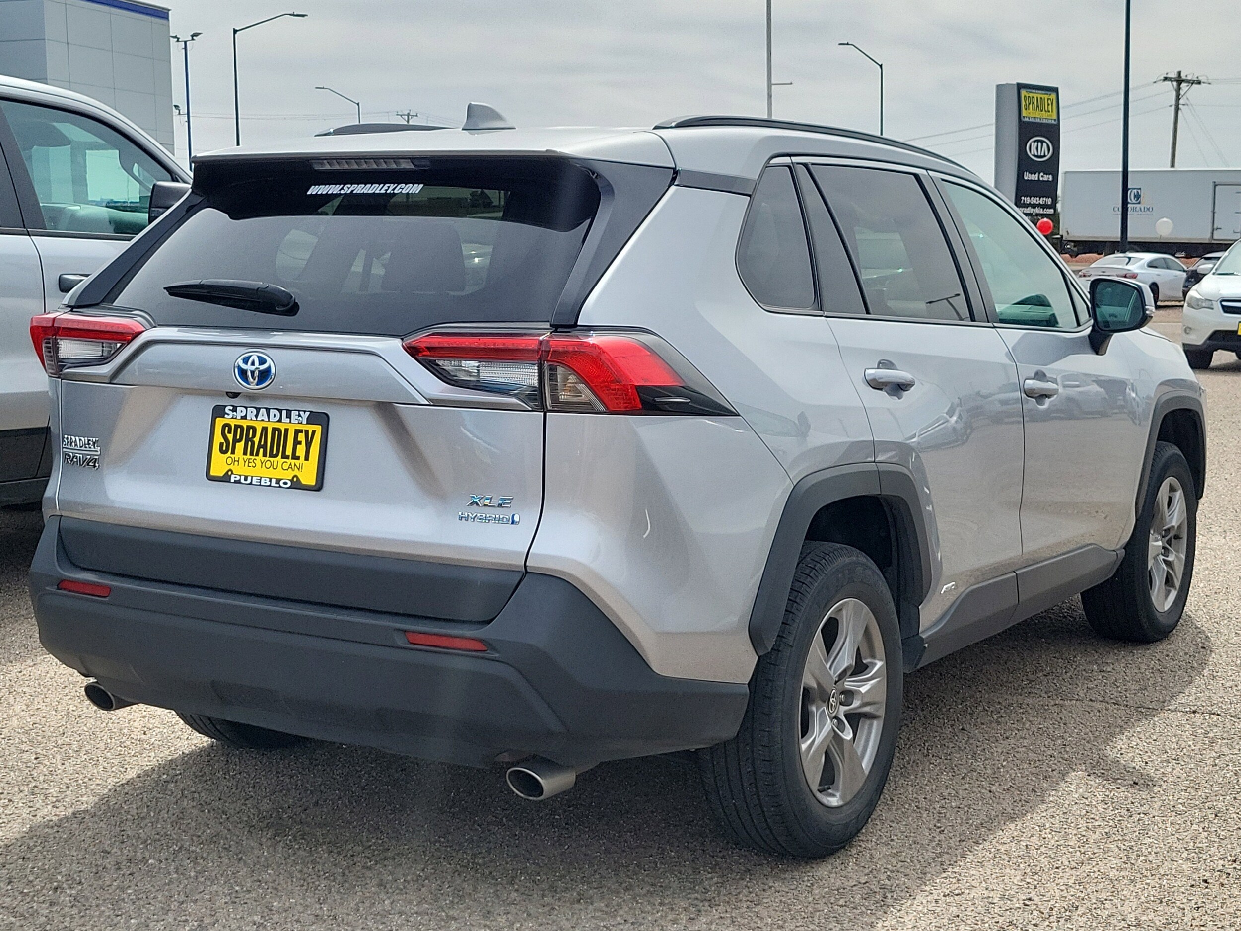 2024 Toyota RAV4 Hybrid XLE photo 2