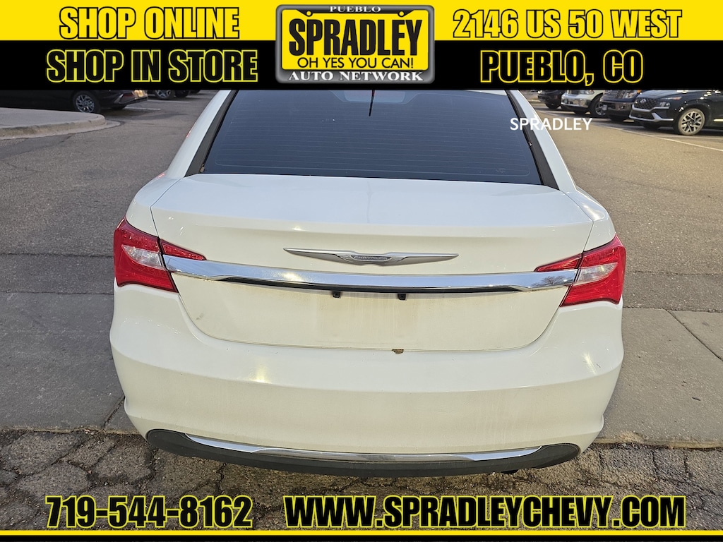 2014 Chrysler 200 Touring photo 4