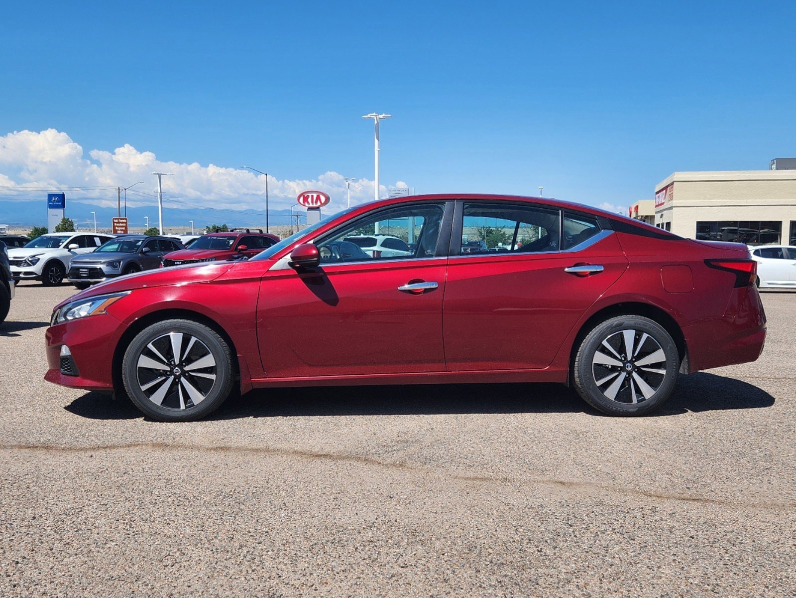 Used 2022 Nissan Altima SV with VIN 1N4BL4DW5NN326558 for sale in Pueblo, CO