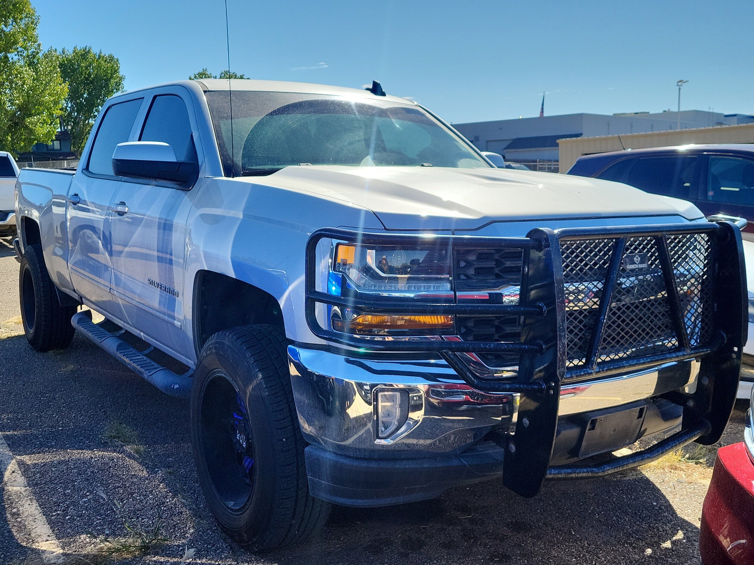 2017 Chevrolet Silverado 1500 LT photo 2