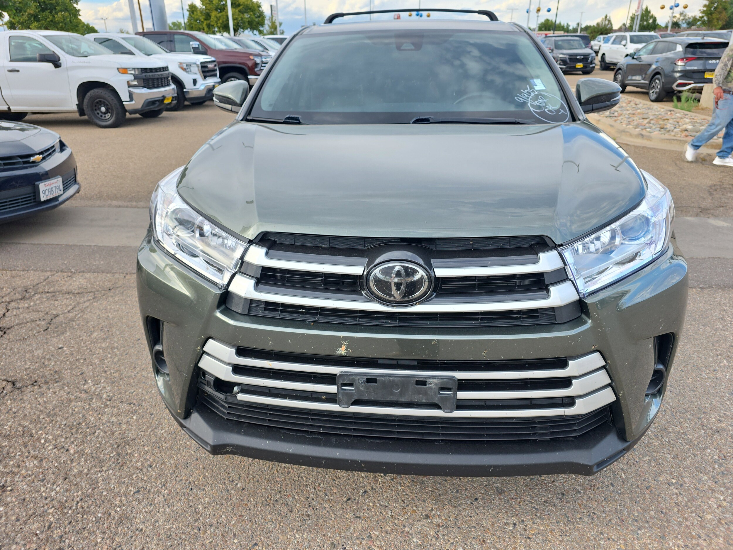 2018 Toyota Highlander LE photo 2