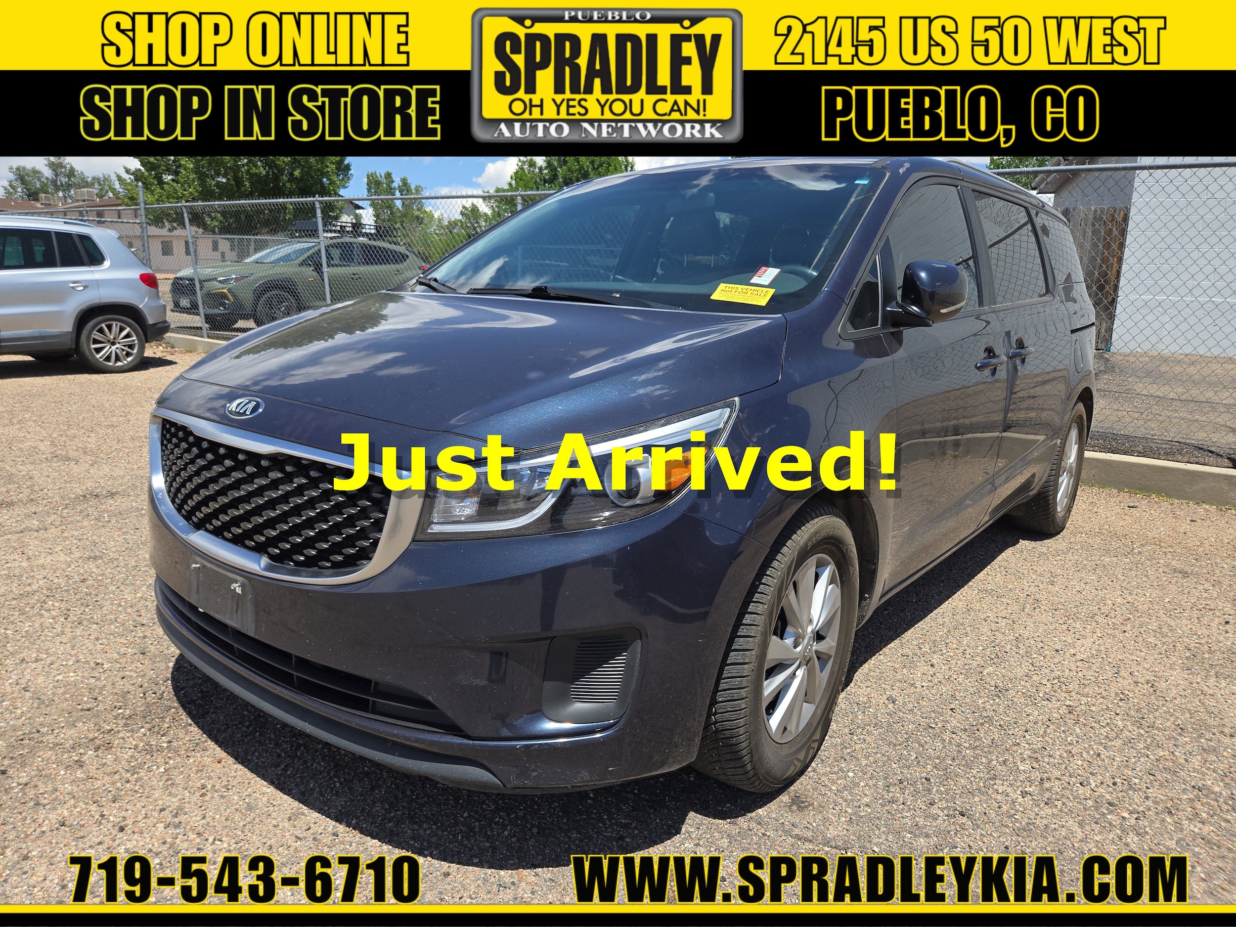 2015 Kia Sedona LX's photo