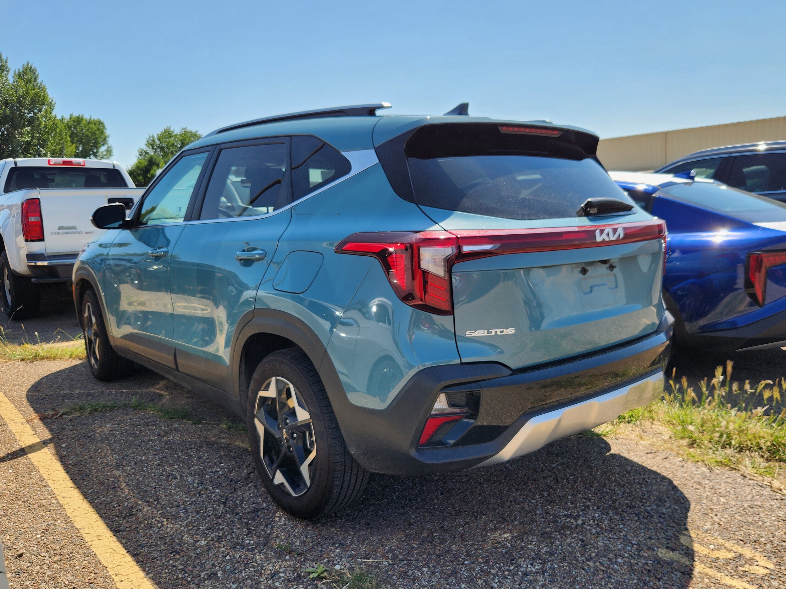 2024 Kia Seltos EX photo 2