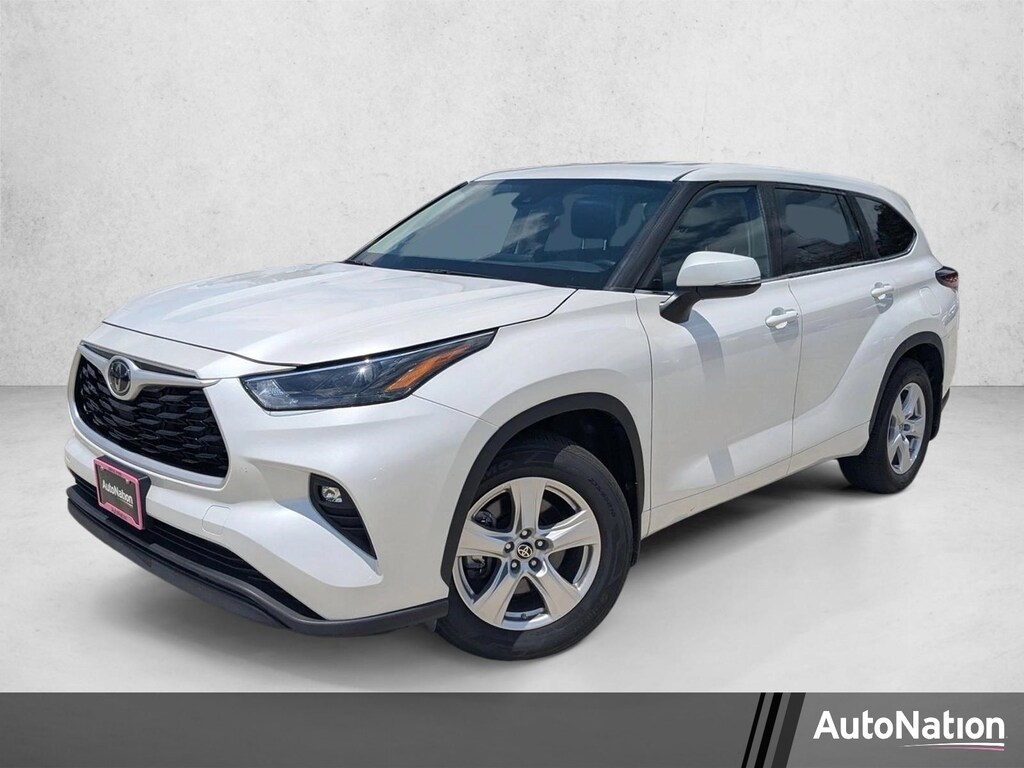Used 2024 Toyota Highlander LE Sport Utility
