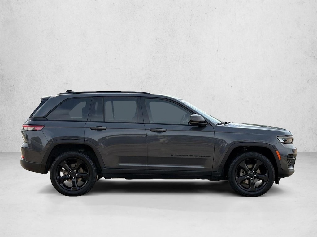 Used 2022 Jeep Grand Cherokee Altitude Sport Utility