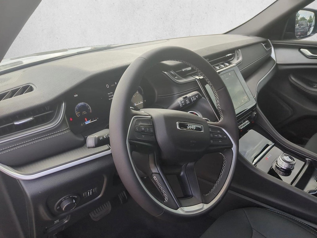New 2026 Jeep Grand Cherokee Laredo SUV
